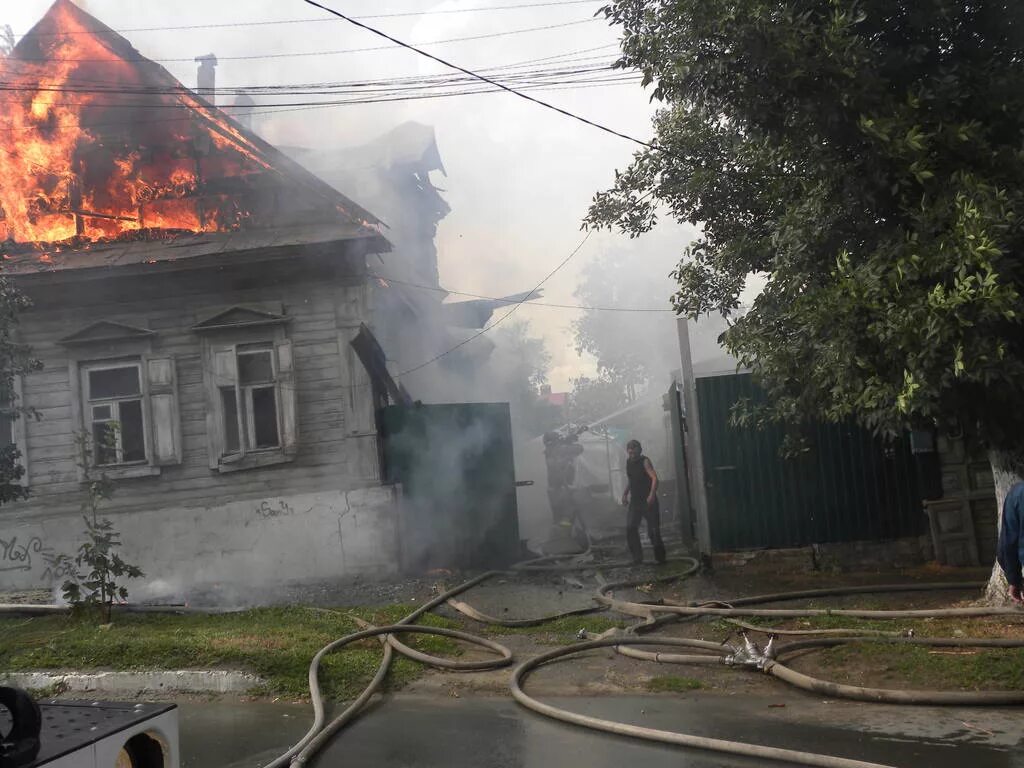 Горящий город. Пожары в зданиях и сооружениях. Калифорния пожары 2020. Сплошной пожар. Город в огне.