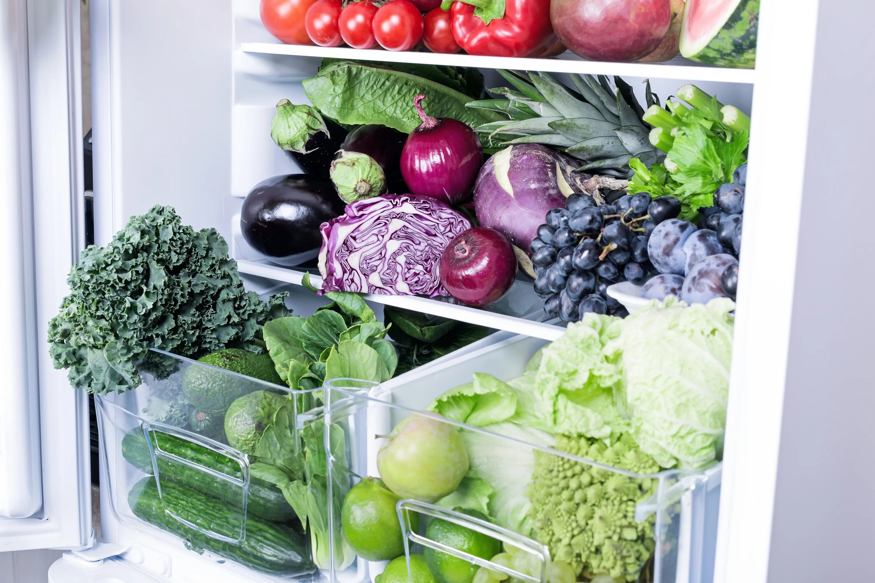 Качество хранения овощей. Холодильник для овощей. Холодильник для хранения овощей и фруктов. Холодильник с продуктами. Свежие овощи и зелень.