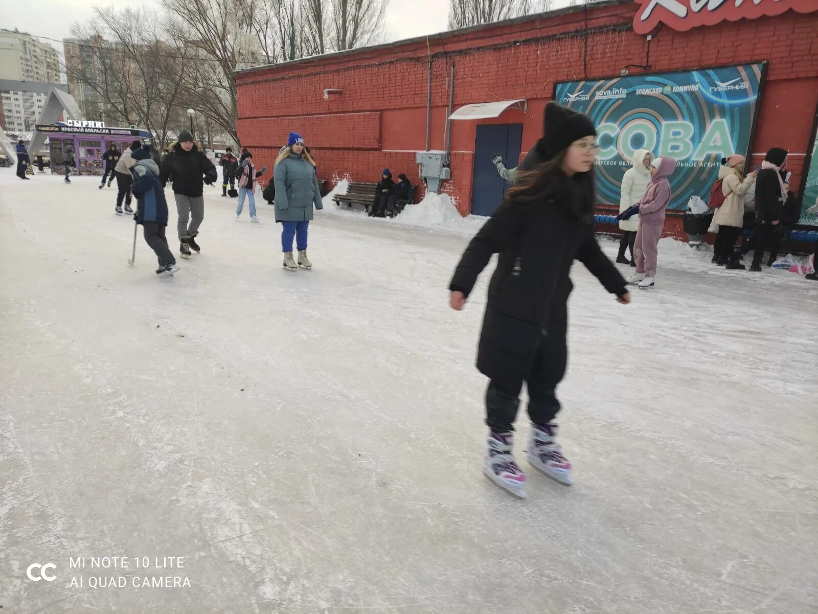 Каток фото. Фото катка зимой. Каток в Самаре салют. Закрытые катки в Самаре. Каток самара цены