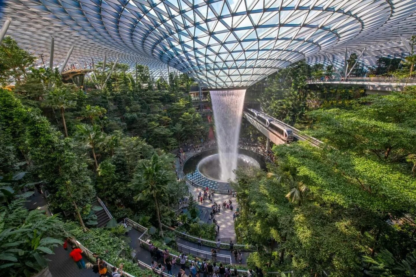 Чанги сады. Аэропорт Changi Сингапур. Jewel Changi Airport Моше Сафди. Аэропорт джуэль Чанги, Сингапур. Аэропорт Чанги Сингапур снаружи.