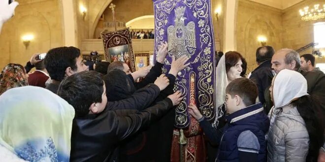 Армянская Церковь празднует Пасху. Армянская служба в храме. Армянская Церковь служба на Пасху. Пасха в армянском храме.