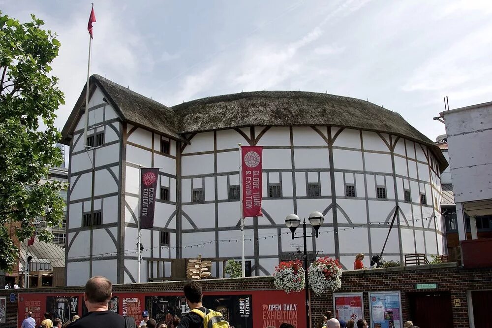 Shakespeare's world. Шекспировский театр Глобус в Лондоне. Уильям Шекспир театр Глобус. Глоуб театр в Лондоне. Англия. Театр «Глобус» Вильям Шекспир.