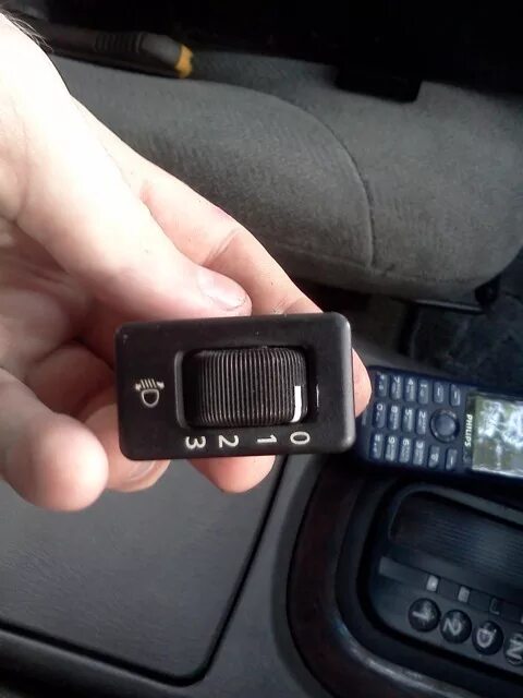 Кнопка регулировки фар. Кнопка птф scion xb. Кнопка корректора фар хюндай гетц. Кнопка корректора фар хюндай гетц. Переключатель корректора света фар ока.