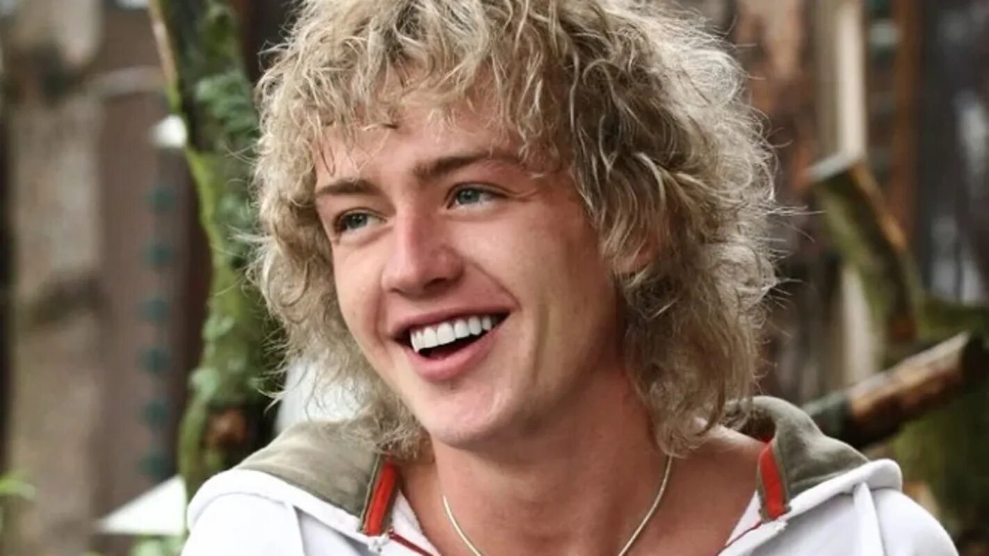 Дом два май. Ольга солнце и май абрикосов. Дом два май. Май абрикосов дом 2 сейчас. Дом 2 тнт 2017.