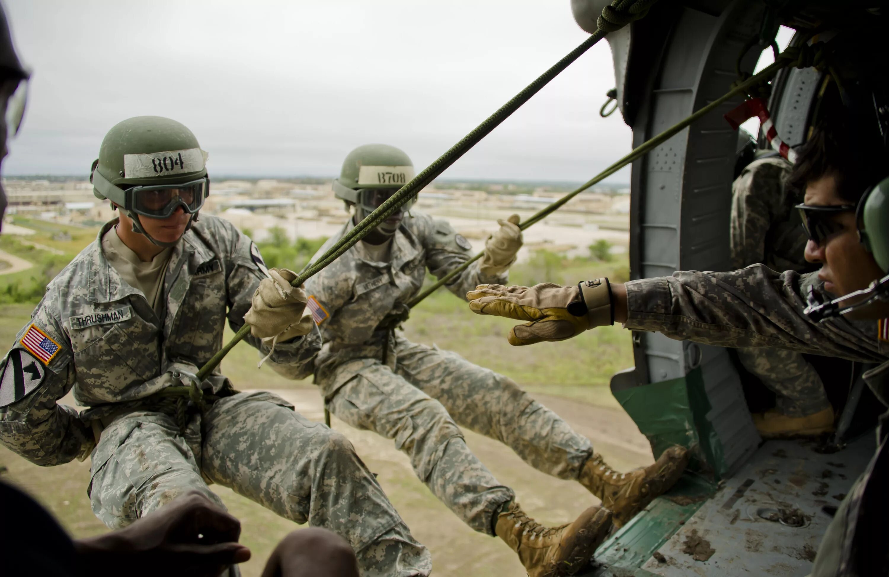 Лучшие американские военные. 101st Airborne (Air Assault) Division. Солдат us Army. Будни в армии. U.S. Army Special Forces ранение.