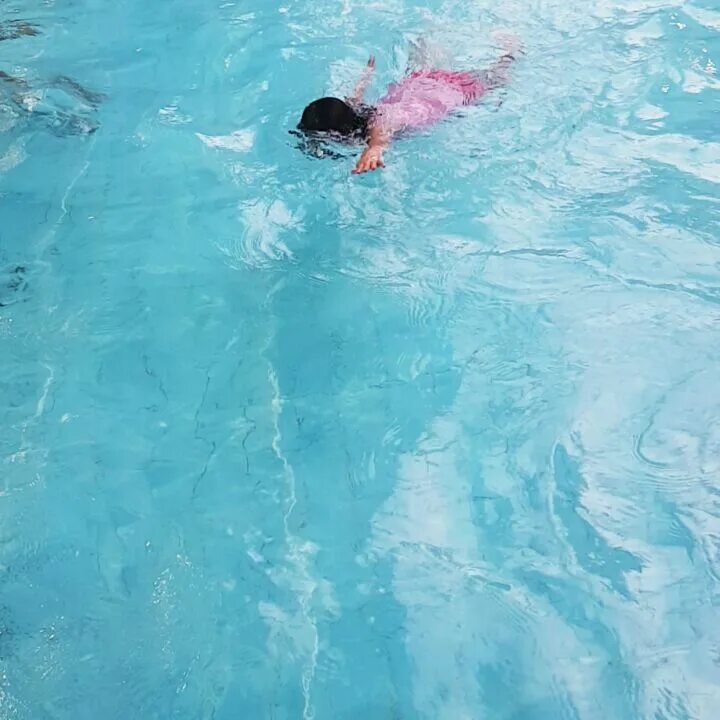 L like swim