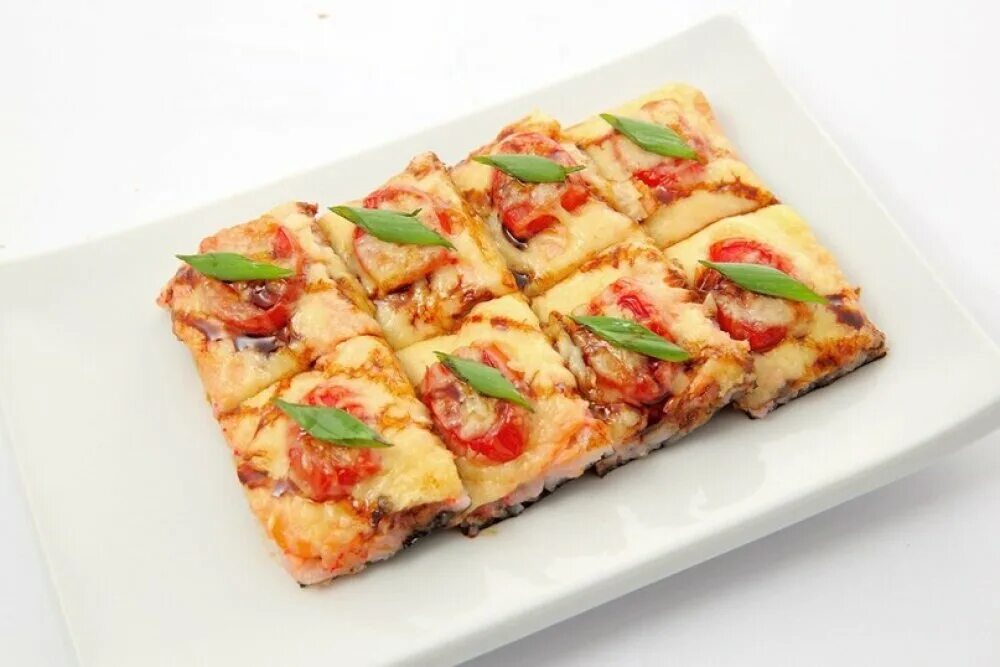 Суши-пицца с креветкой. Пицца роллы. Суши или роллы. Милано пицца суши. Японская тори пицца.