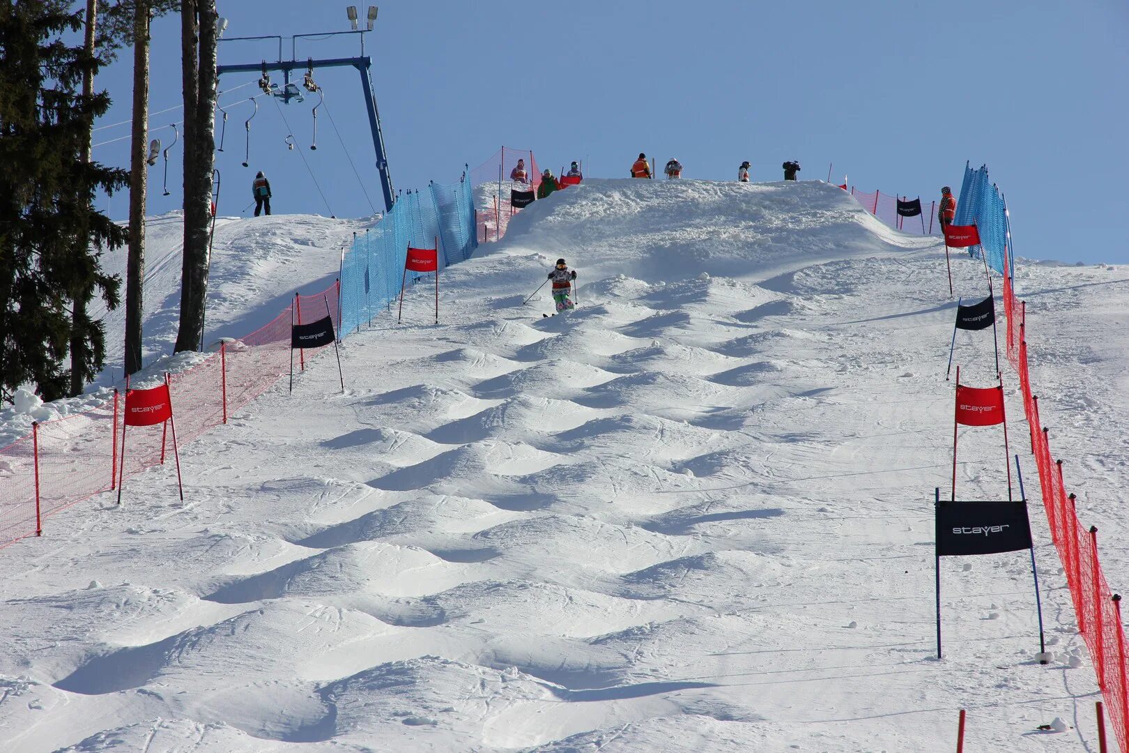 Красное озеро санкт петербург. Красное озеро сноупарк. Курорт красное озеро коробицыно. Красное озеро санкт петербург. Красное озеро коробицыно.