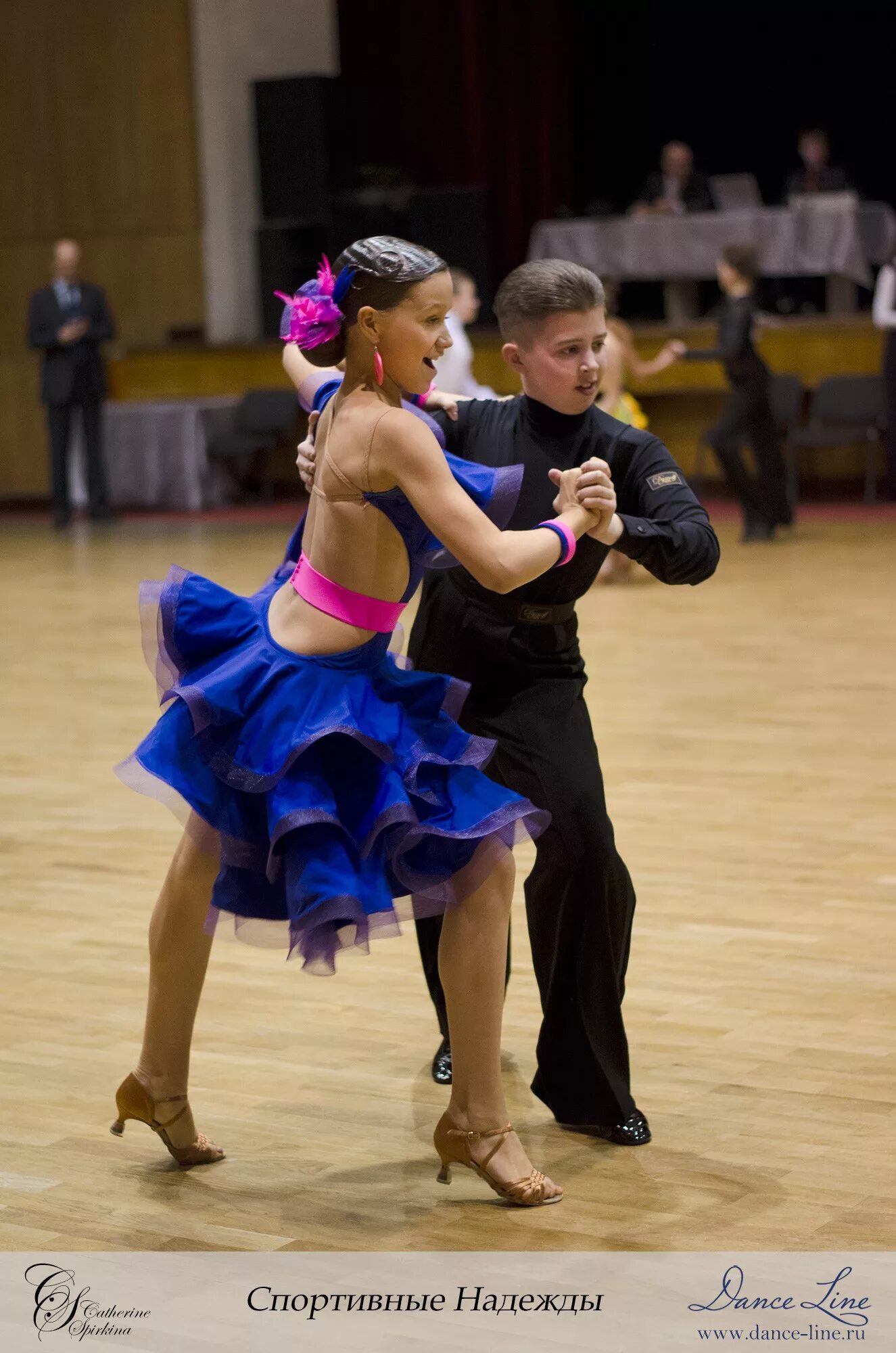 Бальные танцы москва. Бальные танцы ижевск. Как найти партнера по бальным танцам. Социальные танцы сальса. Ча ча ча румба.