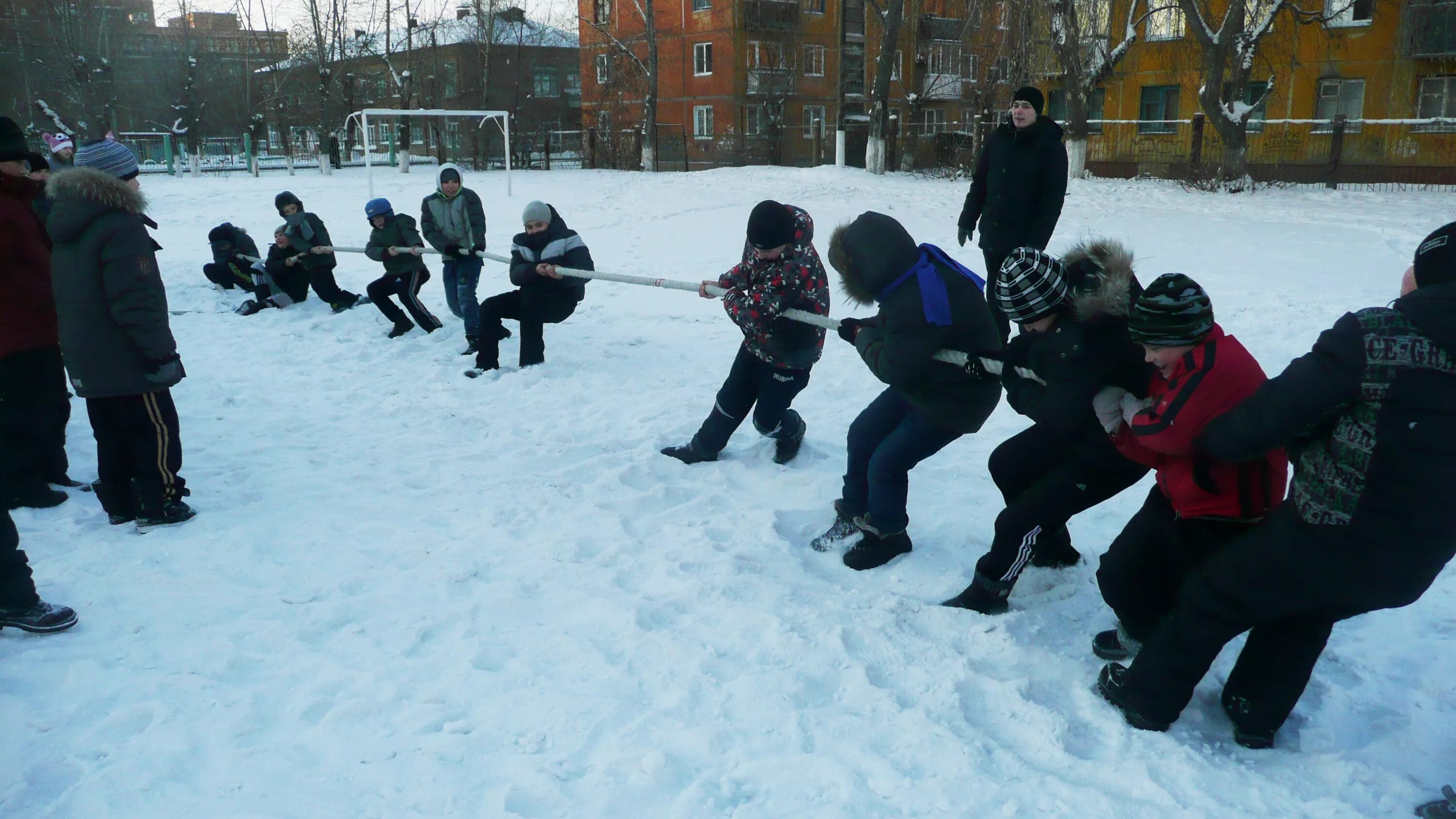 игра. Xiii паралимпийские зимние игры в пекине. зимние игры приморья. забег по льду байкала. зимние развлечения для детей на улице зимой.