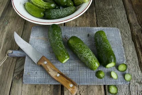 Перед засолкой огурцов