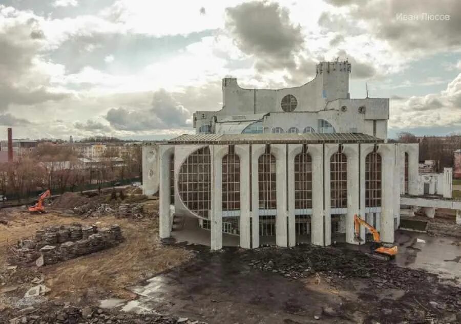 Театр драмы Великий Новгород. Новгородский Академический театр драмы Великий Новгород. Театр драмы Достоевского Великий Новгород. Великий Новгород здание драмтеатра. Театр достоевского великий