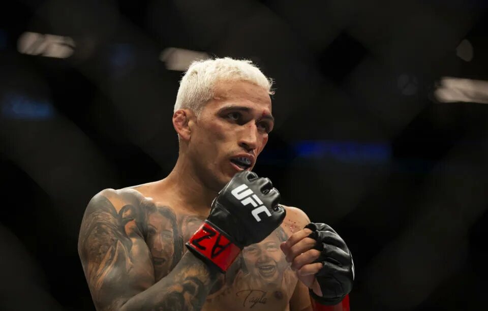 Оливера ufc. Уфс 280. Оливейра лучшие моменты. Charles oliveira dustin poirier. Прическа чарльза оливейры.