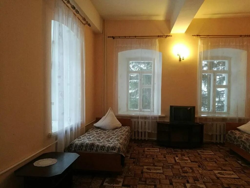 Хорошее кафе суздальский 57. Суздаль коммунальный городок 6. Суздаль гостиница ризоположенская. Суздаль гостиница ризоположенская. Гостиница молодежная суздаль.