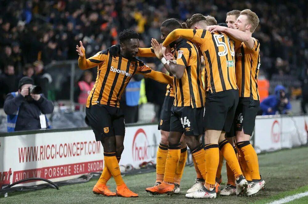 Hull city. Чемпионшип Англии – Халл Сити. Hull City Center Англия. Marlon King Халл Сити. Халл Сити 2013 2014.