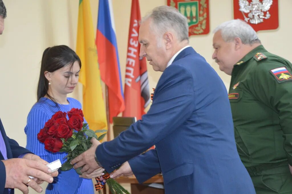 Калуга участник сво. Церемония награждения участников сво. Вручение наград участникам сво. Вручение медалей семьям погибших в ходе сво.