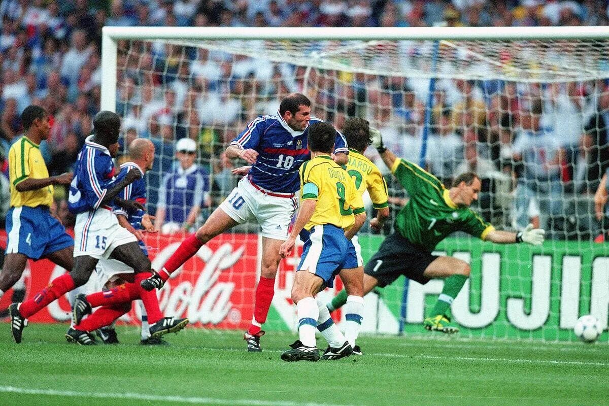 Город бразилия франция. Франция Бразилия 1998 финал. Роналдо 1998 Бразилия. Франция Бразилия 1998 финал фото. Сборная Бразилии 1998.
