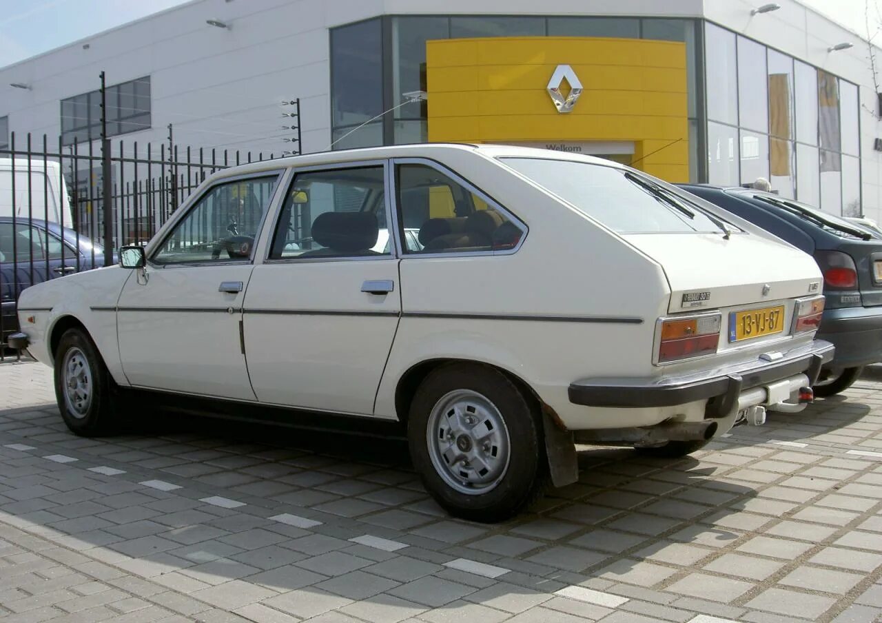 Renault 30. Renault 30 1975. Renault 1978. Рено 030.