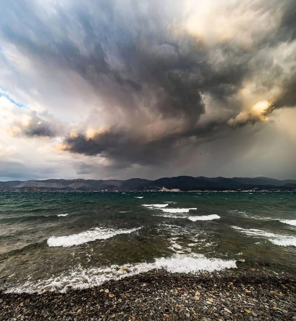 Новороссийск novorossiysk море. Черное море Новороссийск. Море чёрное Новоросийск. Пляж Суджукская коса Новороссийск. Краснодар Новороссийск черное море.