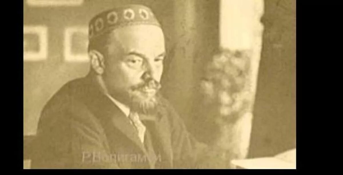 Ленин чуваш. Ленин в тюбетейке. ленин монгол. ленин татарин. фотография сталин в тюбетейке.