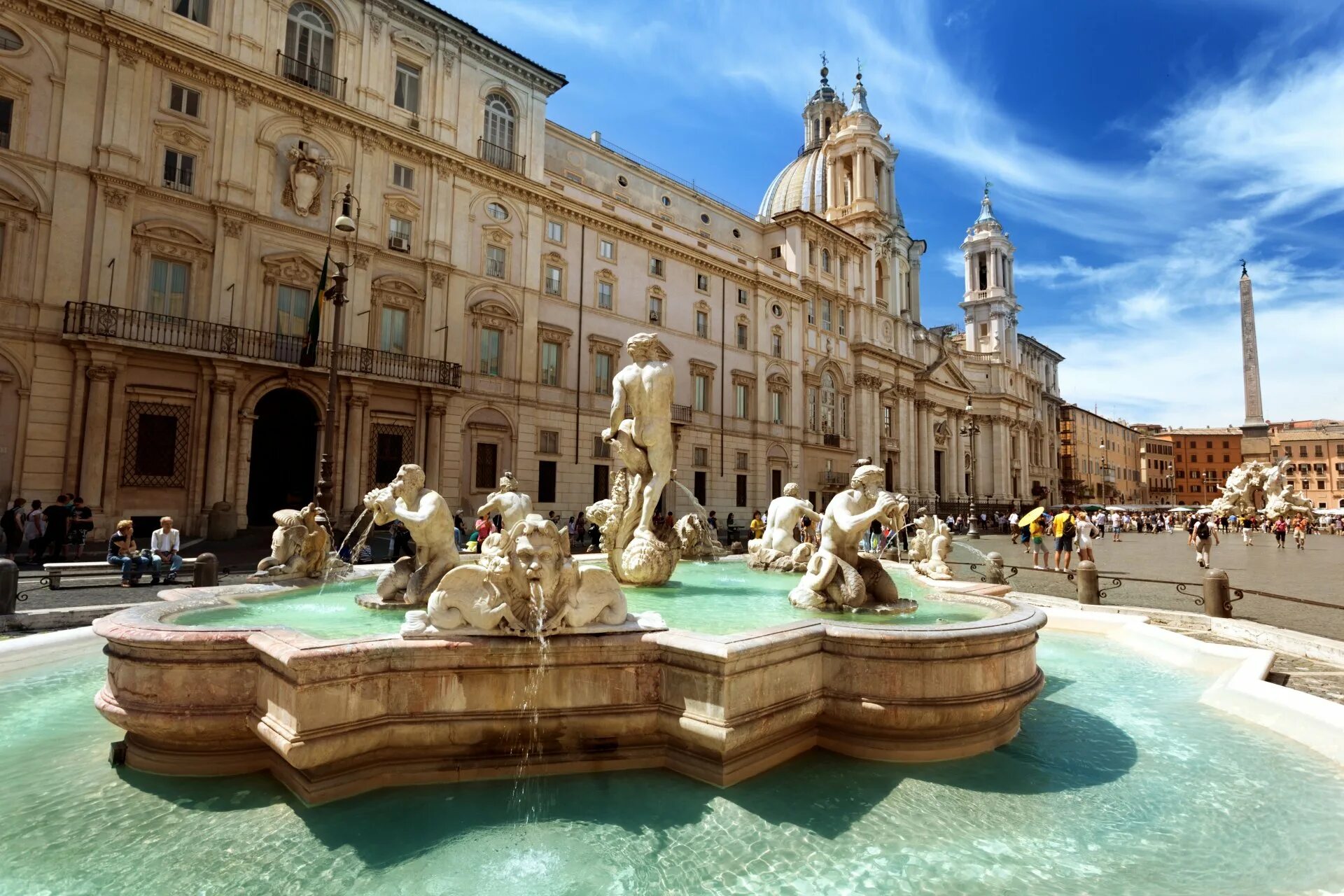 Tourist area. Италия фонтан Треви (г. Рим). Площадь Треви в Риме. Пьяцца Навона фонтан. Площадь Навона в Риме.