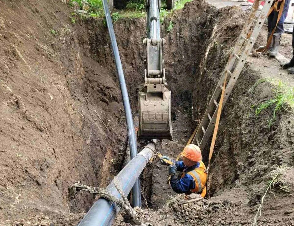 Водопроводные сети. Водопроводная труба в городе. Водоканал. Водоканал трубы. Вода отключение магнитогорск