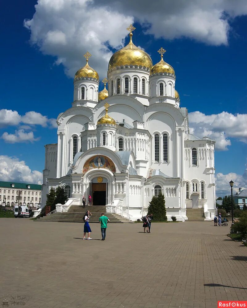 Успенский собор во владимире. Как называется этот храм. Храм василия блаженного, на красной площади в москве 16в. Покровский храм василия блаженного. Русская архитектура собор василия блаженного.