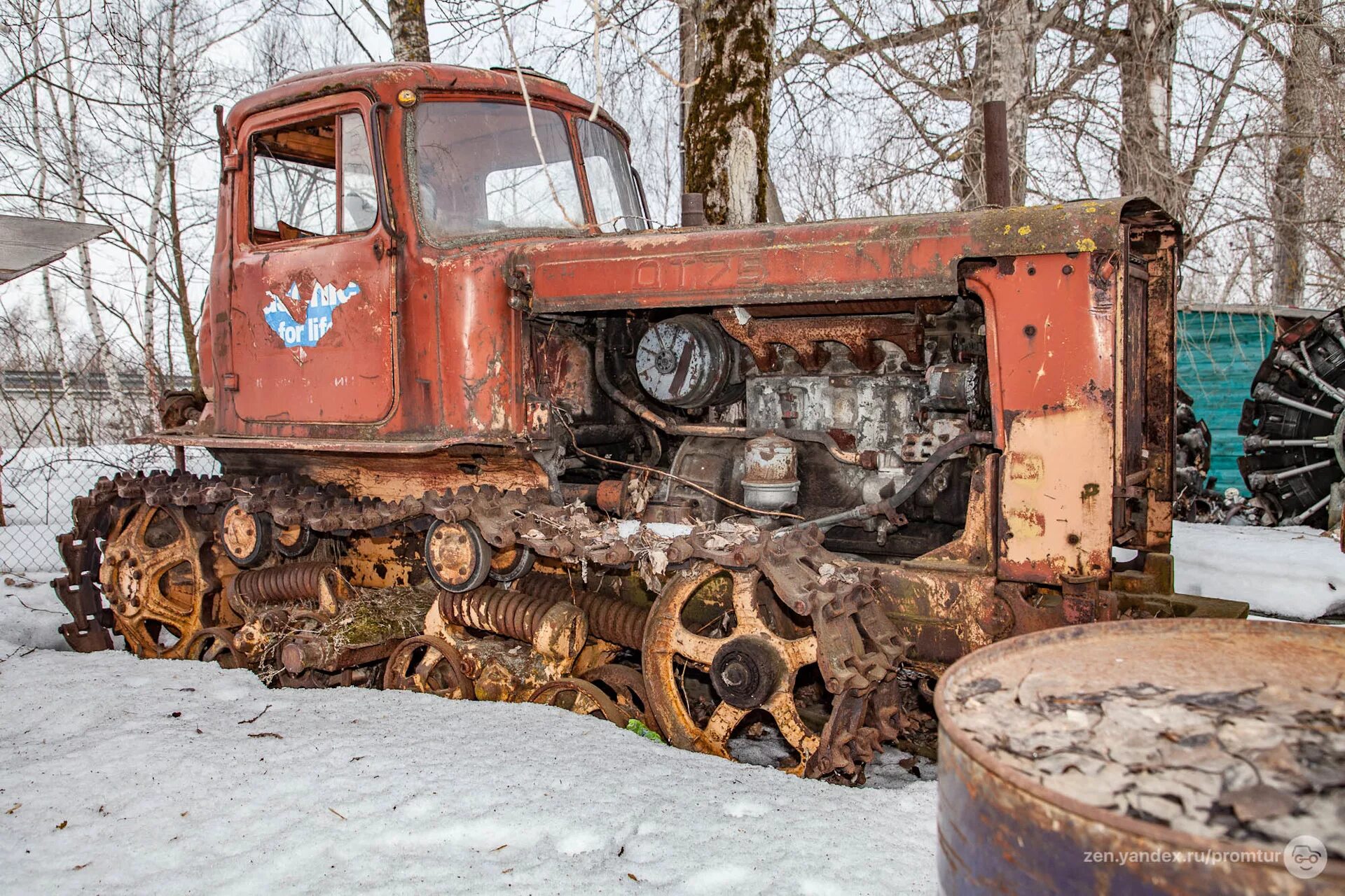 Советские гусеничные трактора. ДТ-75 трактор гусеничный. Трактор ВГТЗ ДТ-75. Трактор ДТ-75м. Советский гусеничный трактор ДТ 75.