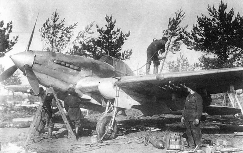 Создатель ил 2. Ил-2 1942. Ил 2 Ильюшина. Штурмовик Ильюшин ил-2. Бронированный Штурмовик ил-2.