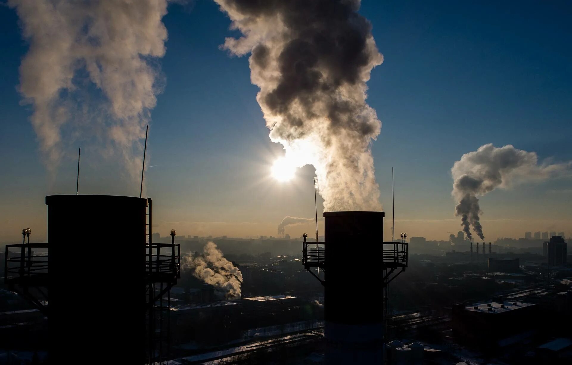 Загрязнение атмосферы углекислым газом. Со2 парниковый ГАЗ. Выбросы углекислого газа. Выбросы парниковых газов. Газовые выбросы в атмосферу.