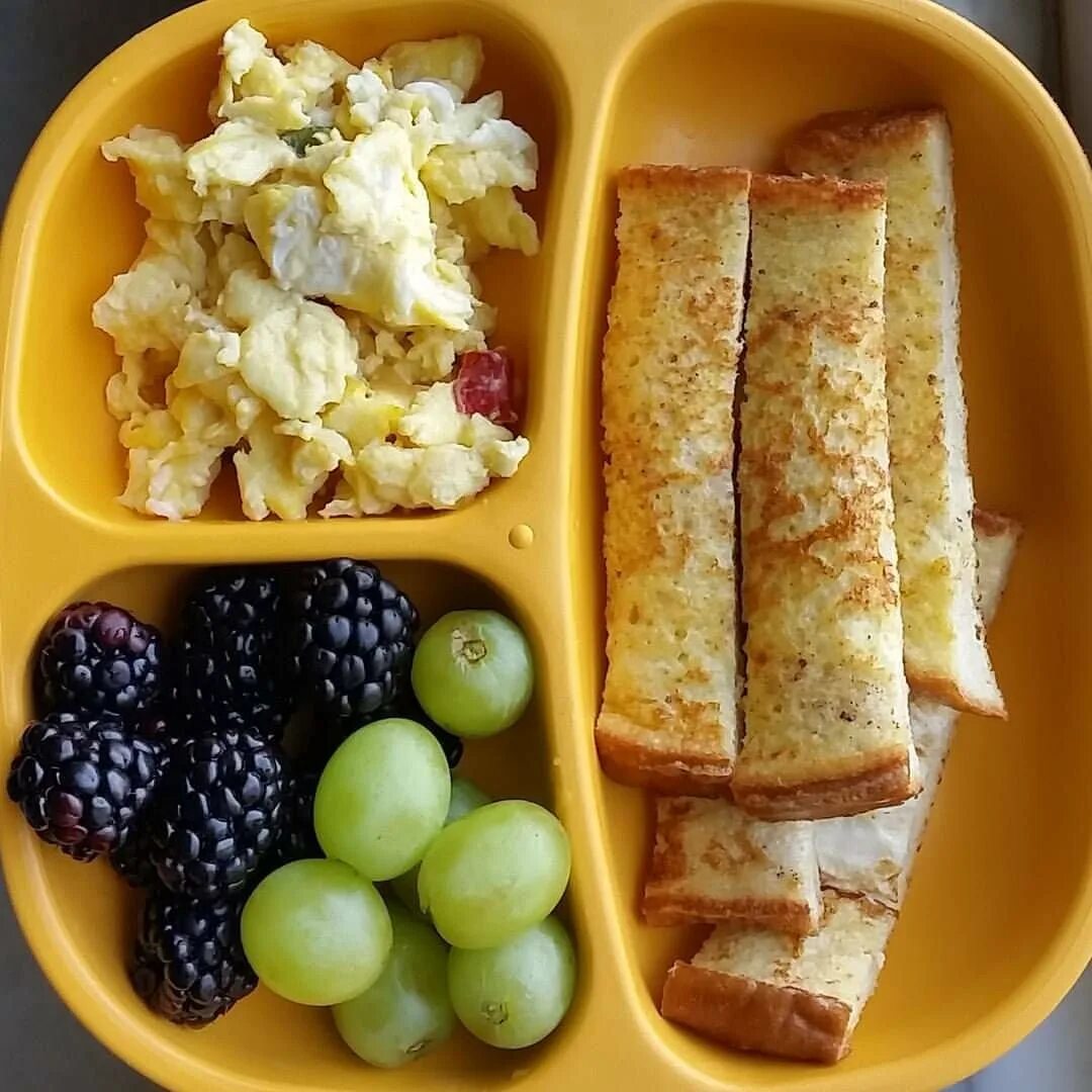 Что давать ребенку на обед. Завтрак для детей. Завтраки для школьников. Завтрак годовалого ребенка. Полезный завтрак для школьника.