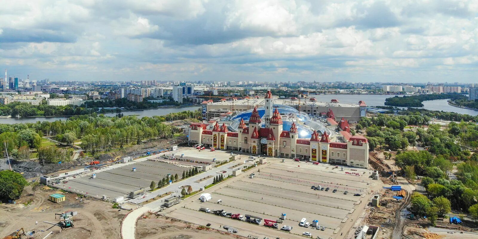 Парк нагатинская пойма диснейленд. Остров мечты стоянка. Остров мечты автостоянка. Остров мечты стоянка. Метро технопарк остров мечты москва.