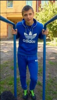 Пацан молодой стой