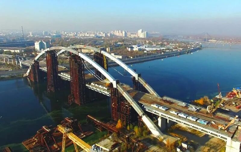Сколько мостов в киеве через днепр. Подольско-воскресенский мост. подольско-воскресенский мост в киеве. недостроенный мост в киеве через днепр. мост через днепр в киеве.