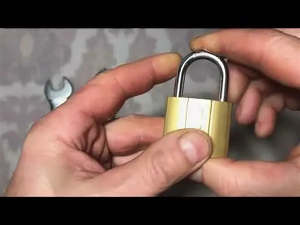 Как открыть замок apecs. Вскрытие замка гаечным ключом. открытие замков гаечными ключами. вскрытие замка саморезом. вскрыть замок апекс.