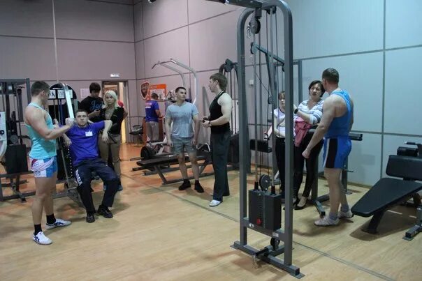 Программа тренировок в тренажерном зале для мужчин для похудения. Тренажерный зал график. Расписание тренировок. План тренировок для мужчин. Программы 6 недель для тренировок в тренажерном зале для мужчин.