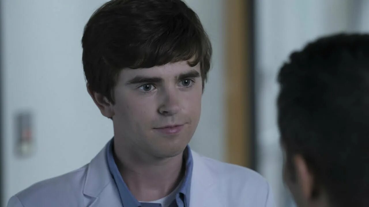 Хороший доктор отрывок. Shaun murphy good doctor. Хороший доктор отрывок. Доктор шон мерфи. Фредди хаймор хороший доктор.