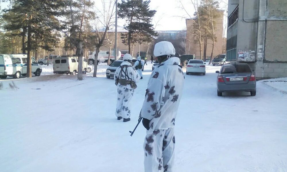 Нападение на в ч. Нападение в Улан Удэ Сосновый Бор школа 5. Нападение на школу № 5 под Улан-Удэ. Сосновый Бор Улан-Удэ. Улан-Удэ 5 школа нападе.