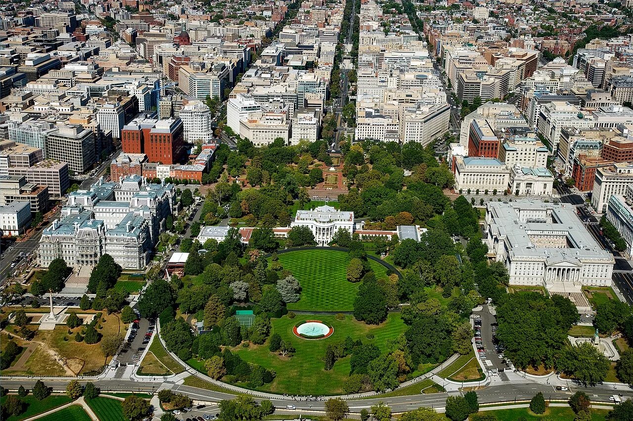 Washington d c is a. Белый дом Вашингтон вид сверху. Столица США-Вашингтон, округ Колумбия.. Капитолий Вашингтон сверху. Капитолий Вашингтон вид сверху.