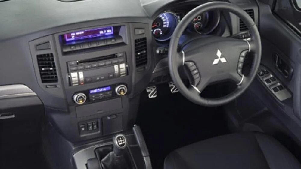 Перетяжка в алькантару - Mitsubishi Pajero (4G), 3 л, 2014 года аксессуары DRIVE