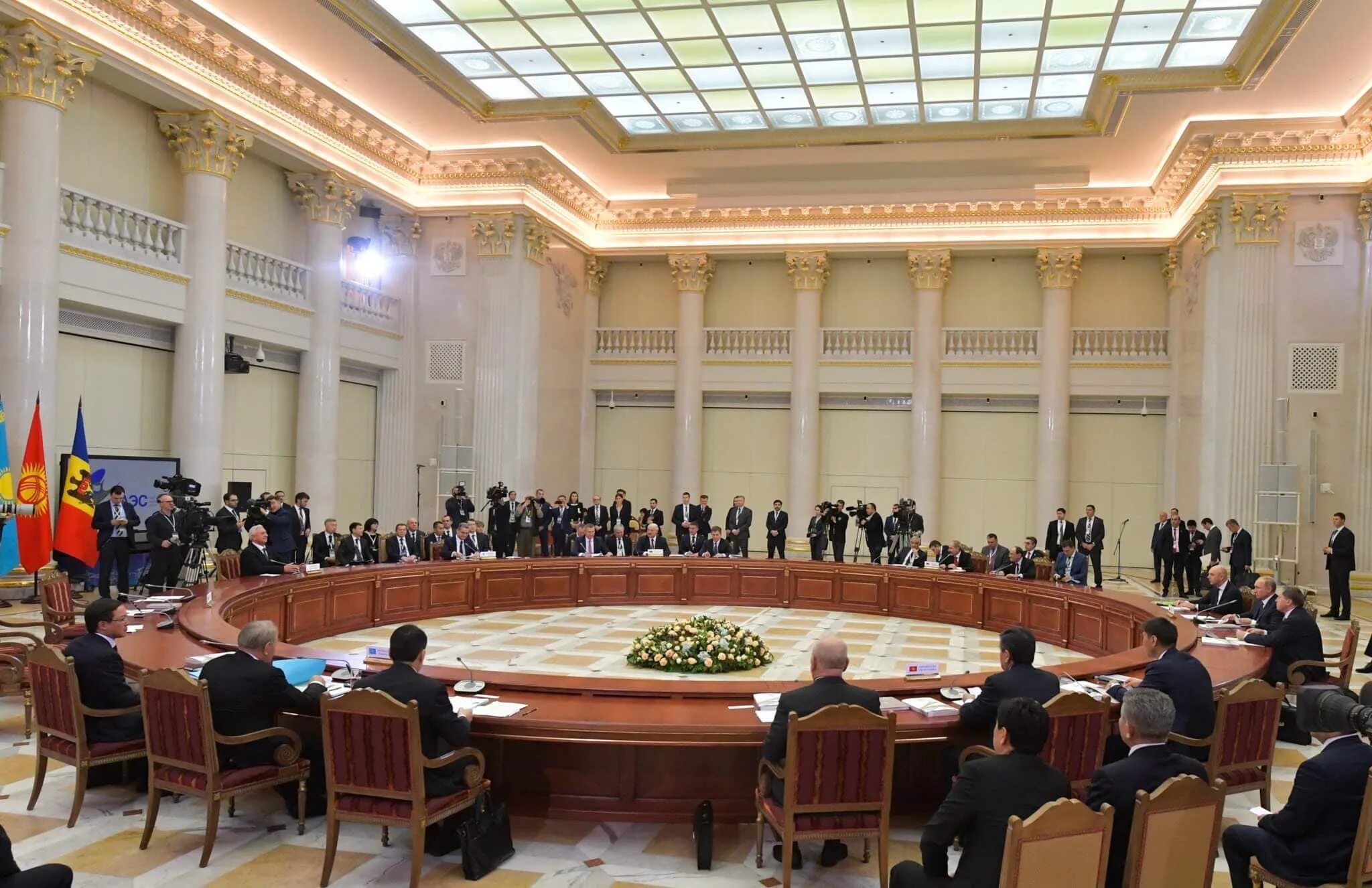 Высший Евразийский экономический совет. Заседание высшего Евразийского экономического совета. Заседание ВЕЭС 2018 года. Молдова зал заседаний.