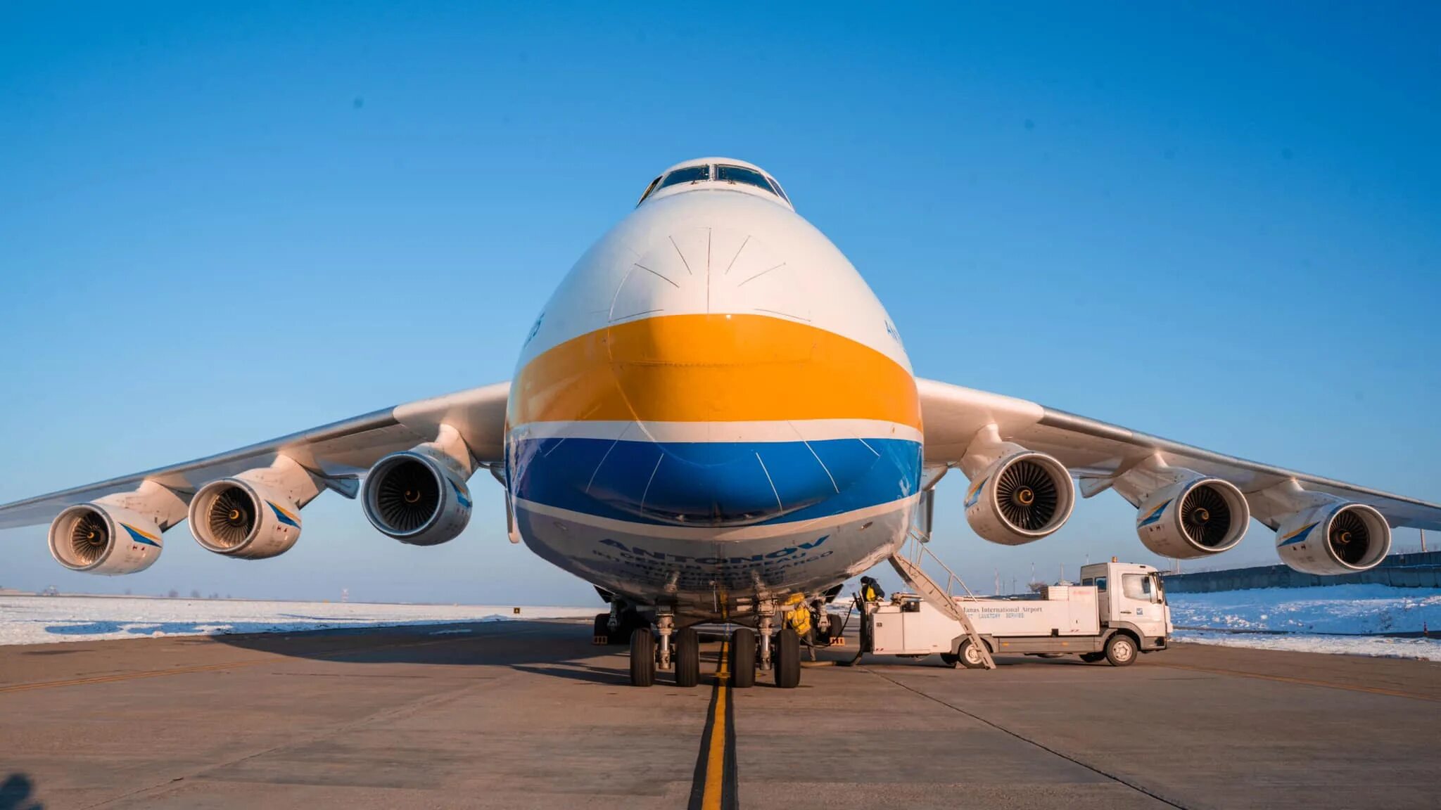 Самый большой самолет в мире. Самый большой самолет. Какой самый большой самолет в мире. Самый большой самолёт в мире Близнецы. Самый большой военный самолет в мире.