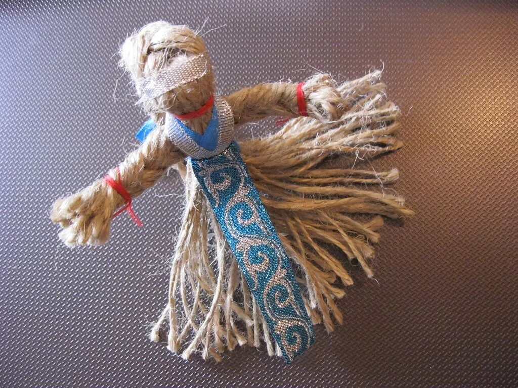 Коми обереги и талисманы. Оберег из джута. Народно прикладное искусство. Сибирский берестяной промысел в сибири. Национальные обереги.