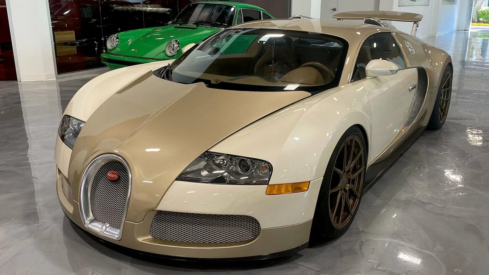 Машина за 1000000 рублей в 2024. Бугатти Вейрон. Bugatti Veyron 1. Бугатти Вейрон 2022. Бугатти Вейрон 1993.