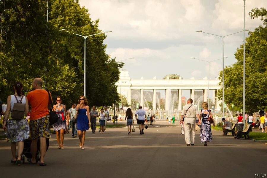 Парк горького 16. Парк Горького Москва. ЦПКИО Горького. Центральный парк Горького Москва. Москва парк культуры имени Горького.