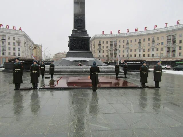 вечный огонь минск площадь победы. мемориал победы красноярск вечный огонь. площадь победы минск. мемориал победы красноярск. площадь огня.