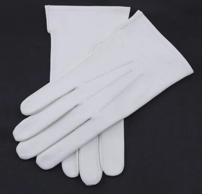 24 белых перчатки и 20 черных. Белые кожаные перчатки. Белые перчатки мужские. Офицерские перчатки белые. Перчатки мужские белые кожа.