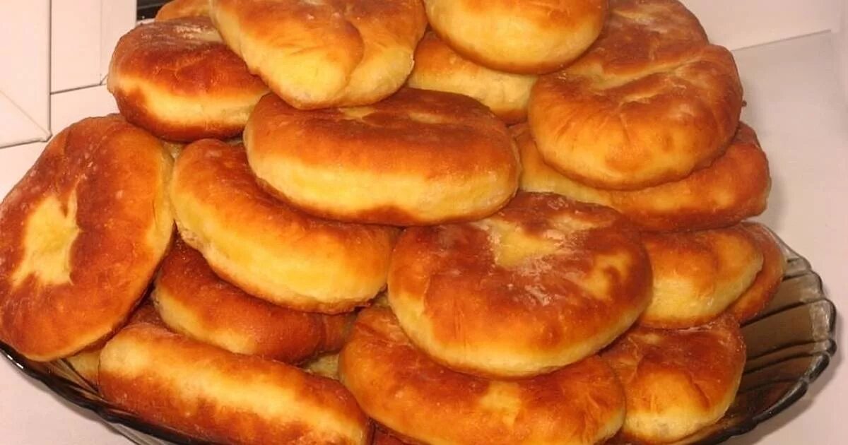 Беляши тесто с картошкой. Домашние пирожки. беляши домашние. вкусные беляши. пирожки беляши.