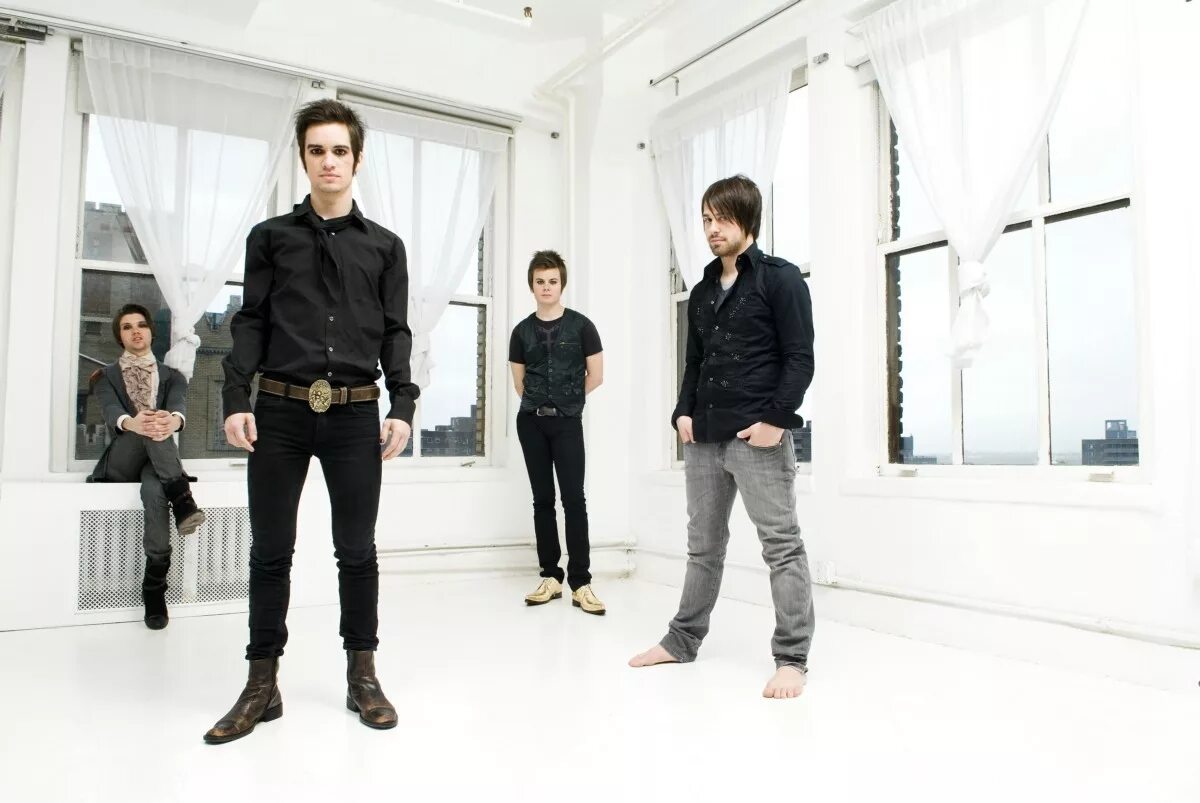 Группа Panic! At the Disco. Паник Брендон. Panic at the Disco 2004. Panic at the Disco 2007.