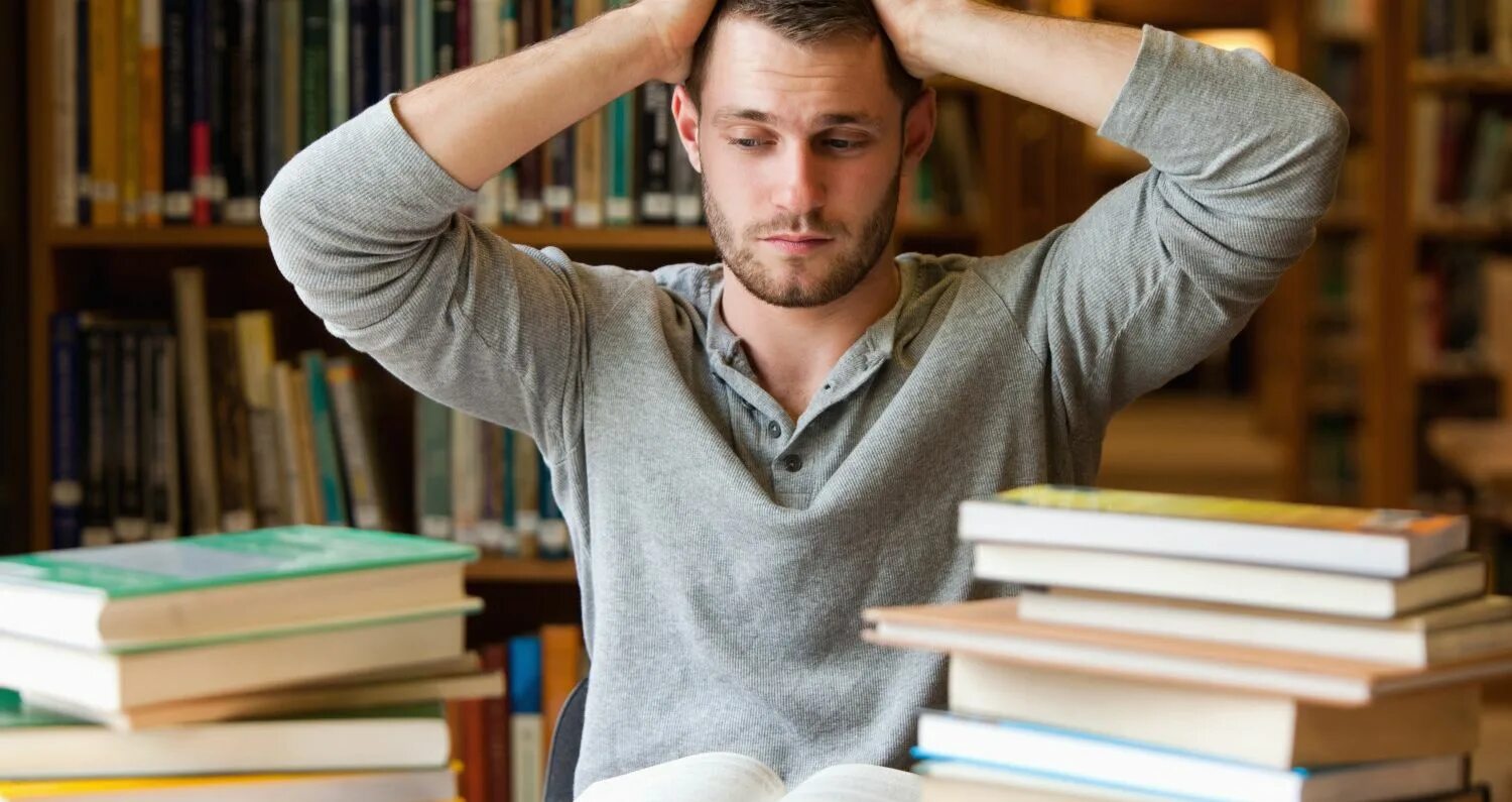 Can be stressful. Книга человек. Студент с книгами. Человек с книжкой. Парень за учебниками.